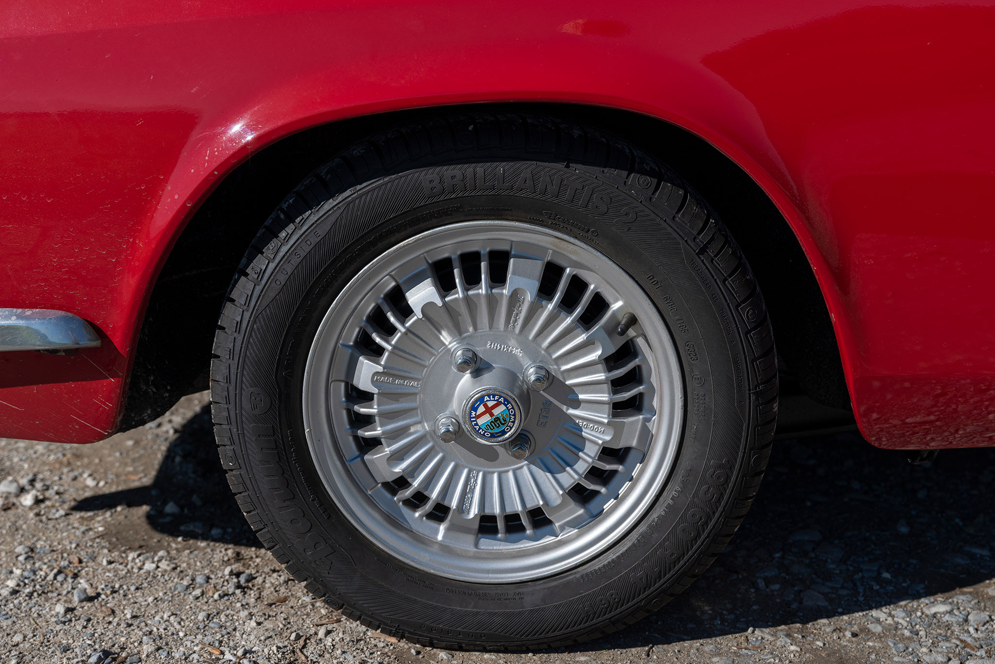 Les jantes de notre version d’essai sont absolument splendides – Alfa Romeo GTV 2000.