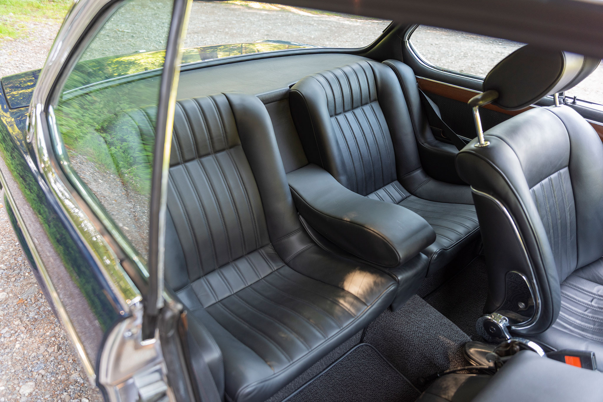 Deux places arrière occasionnelle, attention de ne pas vous prendre les pieds dans la ceinture de sécurité – BMW 3.0 CSI.