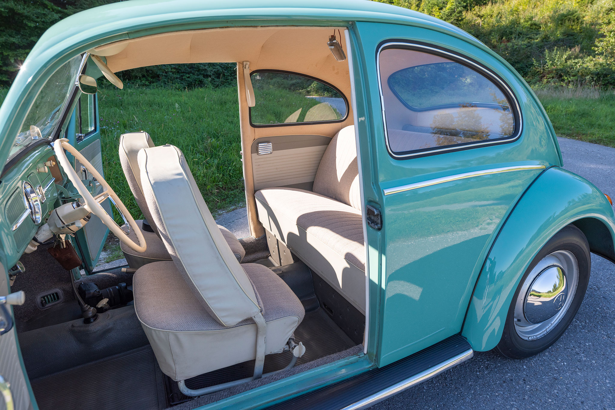 Fiable, économique et simple à conduire, apprenez à parler Coccinelle – Coccinelle 1200. Fiable, économique et simple à conduire, apprenez à parler Coccinelle – Coccinelle 1200.