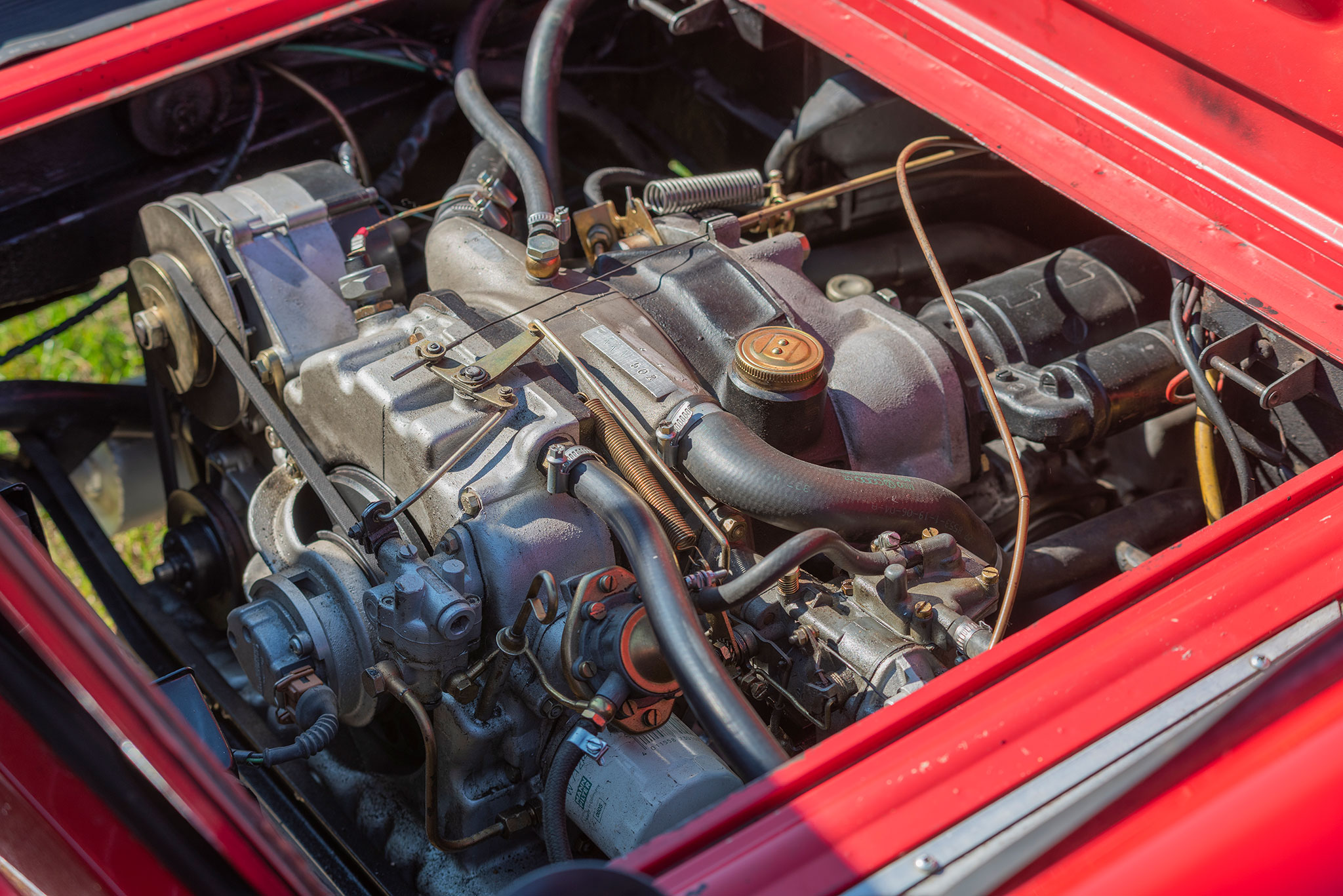 Le moteur rotatif de la NSU est de 500 cm³ et l’auto ne pèse que 700 kg – NSU Wankel Spider.